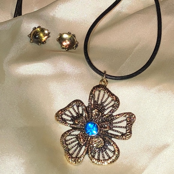 🆕Blue flower pendant necklace & earrings NWT - Picture 6 of 8